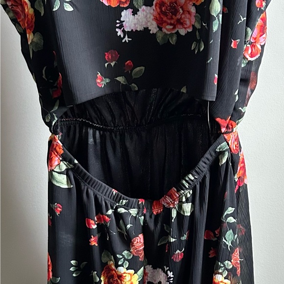 🌟3 for $25 🌟 Floral Cut Out Dress - Picture 3 of 3